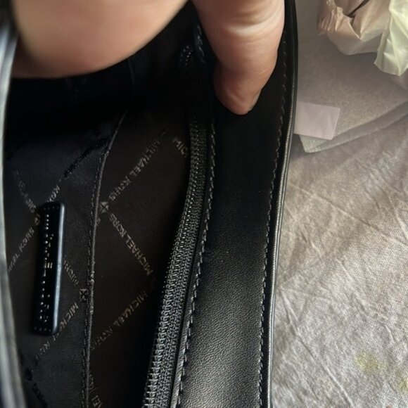 MICHAEL KORS CROSSBODY NWT | Dust Bag and retail store bag included. - Picture 9 of 16